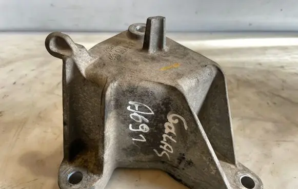 Opel Astra J Gearbox mounting bracket 13248665
