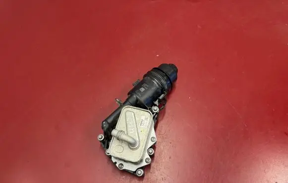 BMW X1 U11 Oil filter mounting bracket 7952796 72550589