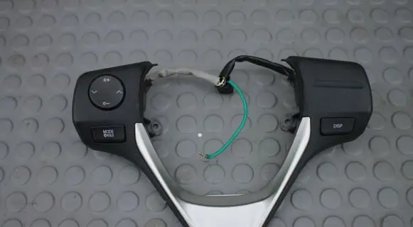 Toyota Auris E180 Steering wheel buttons/switches 