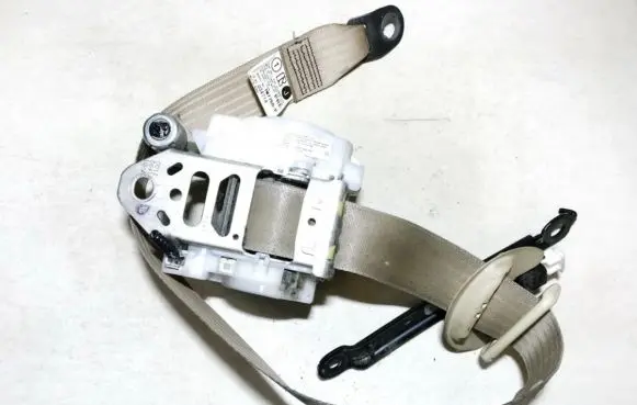 Lexus IS 220D-250-350 Front seatbelt