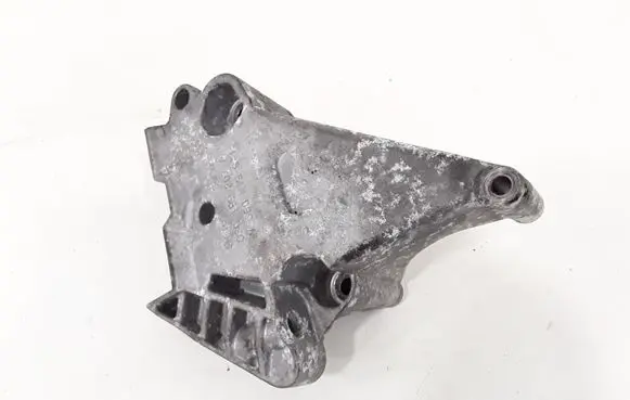 Volkswagen Golf V Engine mounting bracket