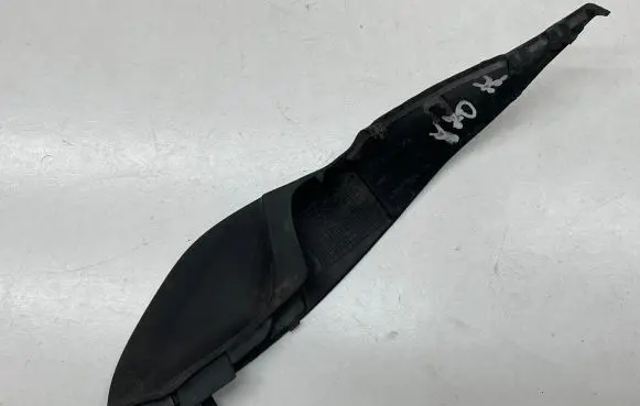 Volvo V70 Windshield trim 31218596 31218594