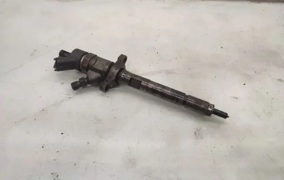 Volvo C30 Fuel injector 328480