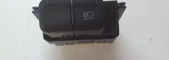 Toyota Prius (XW50) Light switch