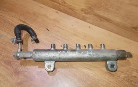 Nissan Almera N16 Fuel main line pipe 06f00095