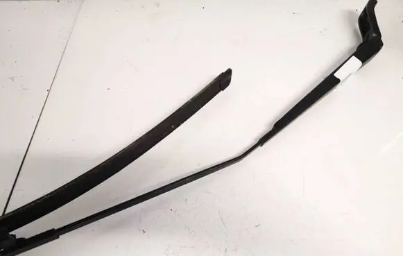 Peugeot 407 Front wiper blade arm