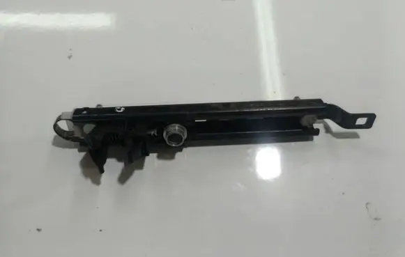 Opel Zafira B Seat belt adjustment rail 13166032