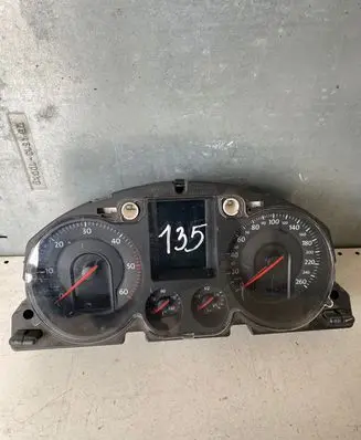Volkswagen PASSAT B6 Speedometer (instrument cluster) 3C0920870q X00330