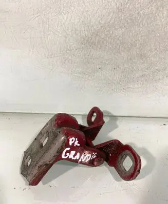 Mitsubishi Grandis Front door upper hinge