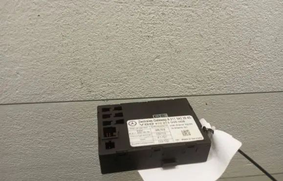Mercedes-Benz E W211 Gateway control module A2115402945 410213005008