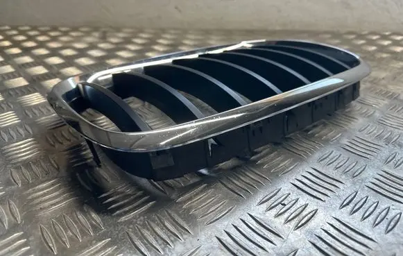 BMW X5 E70 Front bumper upper radiator grill 7157688 15671610