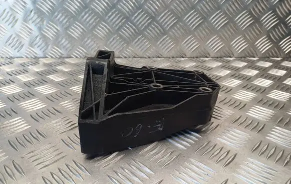 BMW 5 E60 E61 A/C compressor mount bracket 7792202