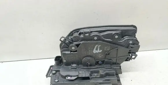 BMW 2 F46 Front door lock 7281936 51217281936