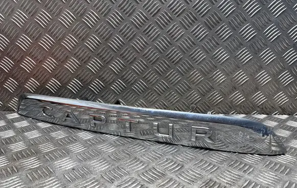 Renault Captur Rear light center trim bar blend 848101082R 848109634R