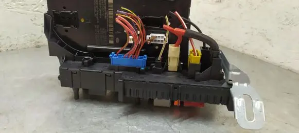 Mercedes-Benz C W204 SAM control unit 2049060305