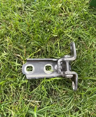 Opel Astra J Rear door lower hinge