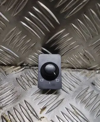 Wing mirror switch
