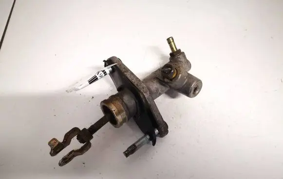 Honda CR-V Clutch master cylinder 