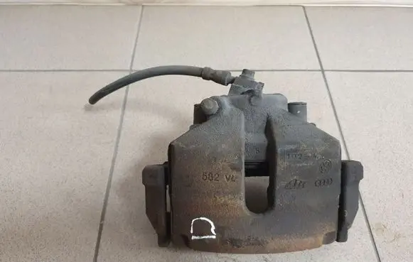 Volkswagen PASSAT CC Front brake caliper