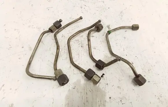 Volvo V70 Fuel injector supply line/pipe 