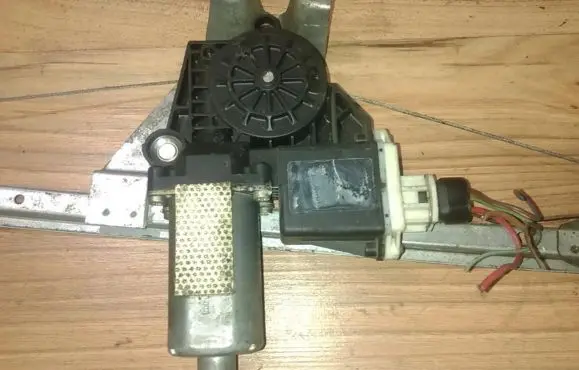 Opel Omega B1 Rear door window regulator motor
