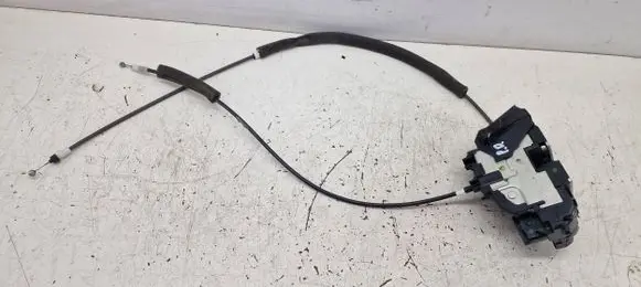 Nissan Juke I F15 Front door lock