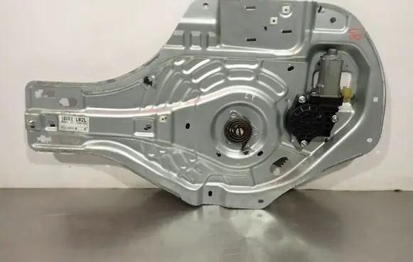 Hyundai Tucson JM Front door electric window regulator 82470-2E010