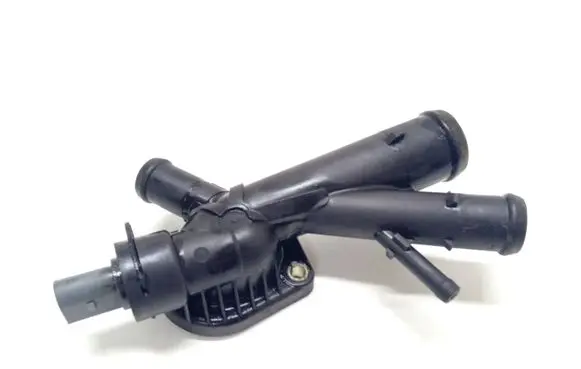 Volkswagen PASSAT B7 Engine coolant pipe/hose 03L121131AA