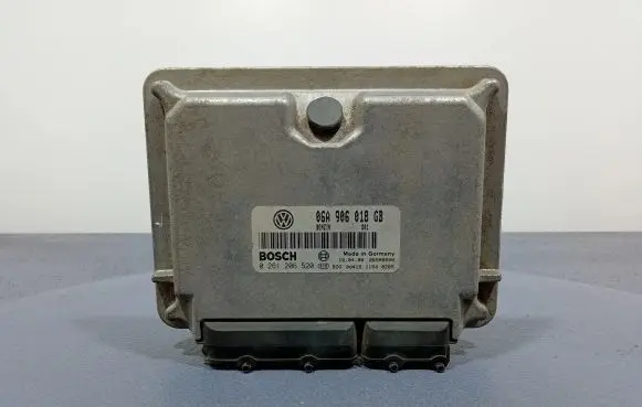 Skoda Octavia Mk1 (1U) Engine control unit/module ECU 0261206520