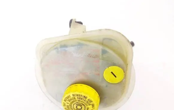 Volkswagen PASSAT B5 Brake fluid reservoir 4B0611301E
