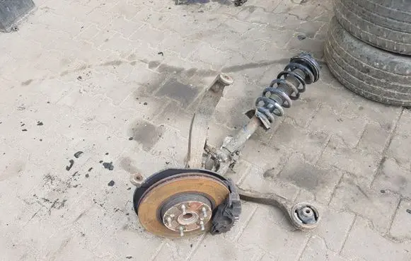 Front wheel hub spindle knuckle