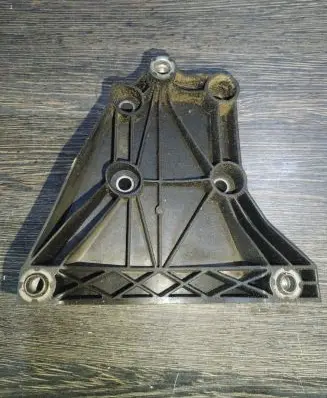 BMW 5 E60 E61 A/C compressor mount bracket 7792202 4011810