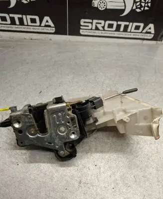 Mercedes-Benz E W210 Front door lock 2027204435