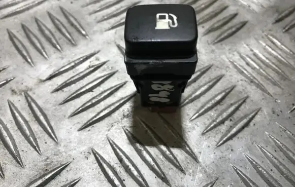 Citroen C4 I Picasso Fuel tank opening switch 