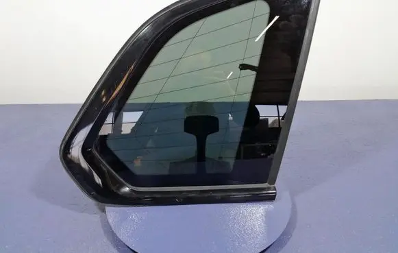 BMW X5 E53 Rear side window 7444082