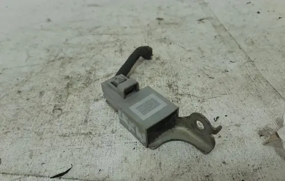Lexus GS 300 350 430 450H Sensor 90980 25022F 04181