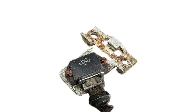 Opel Omega B1 Ignition amplifier control unit 90243618