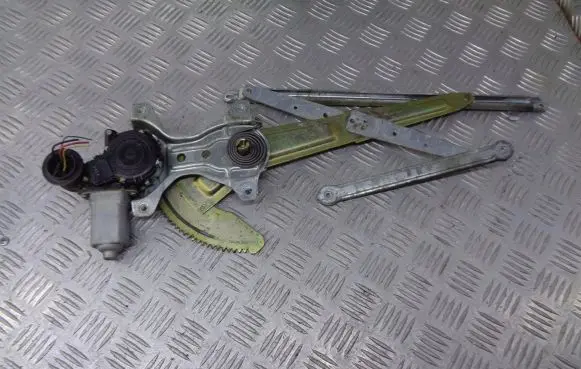 Toyota Avensis Verso Front door electric window regulator 