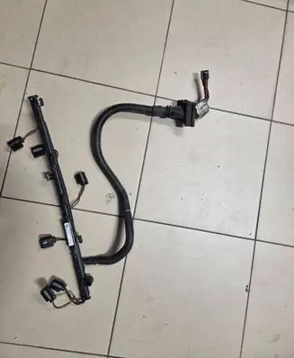 BMW 5 F10 F11 Fuel injector wires 8513559