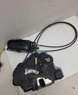Suzuki Grand Vitara II Front door lock 