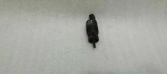 BMW 5 E39 Windscreen/windshield washer pump 8362154
