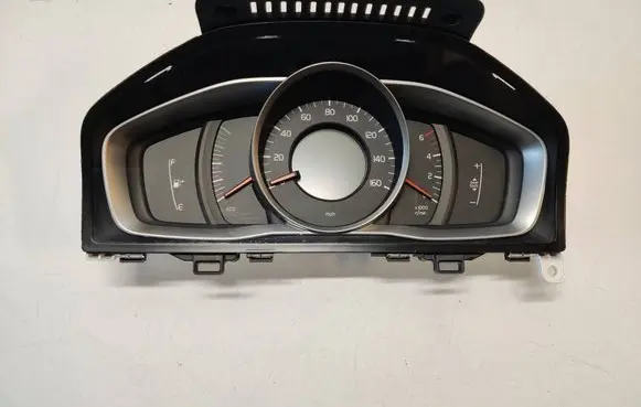 Volvo V70 Speedometer (instrument cluster) P31327751