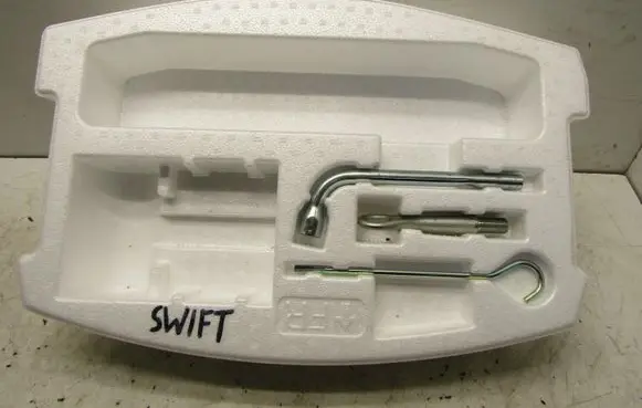 Suzuki Swift III Spare wheel section trim 75481-52R0