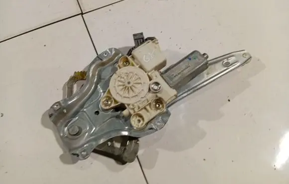Toyota Avensis T250 Sliding door window regulator with motor