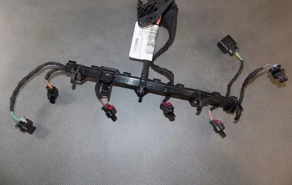 Audi A8 S8 D5 Fuel injector wires 06L971627AA