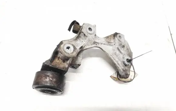 Nissan Note (E11) Engine mounting bracket