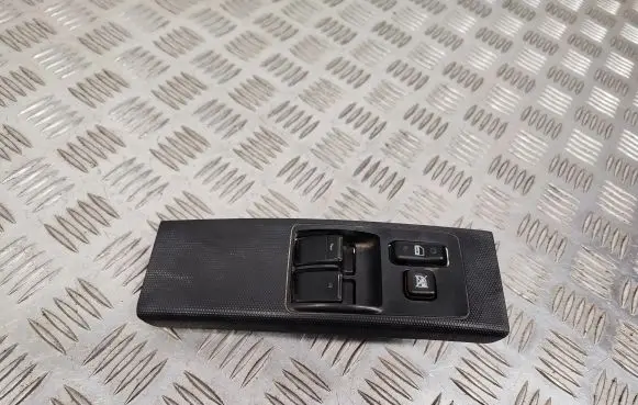 Toyota Corolla Verso AR10 Electric window control switch 848200F040