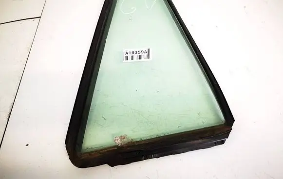 Subaru Legacy Rear vent window glass 62284aj020 62284-aj020