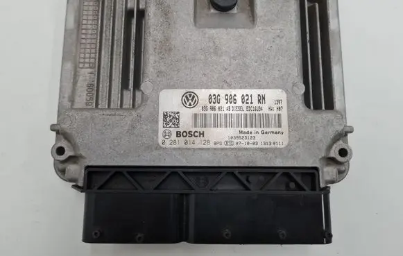 Volkswagen Touran I Engine control unit/module 03G906021RN 0281014128
