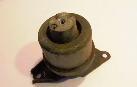 Volkswagen Transporter - Caravelle T5 Engine mount bracket